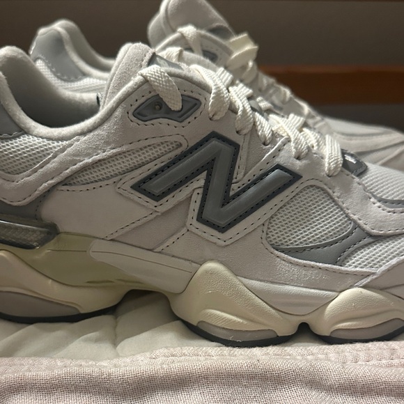 New Balance Women's Cream and Gray Sneakers 9060 Sea Salt U9060ECA - Picture 5 of 5
